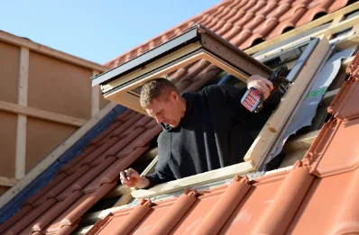 Pose de fenêtres de toit Velux à Omonville